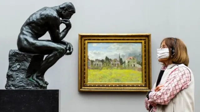 Woman with face mask in a museum