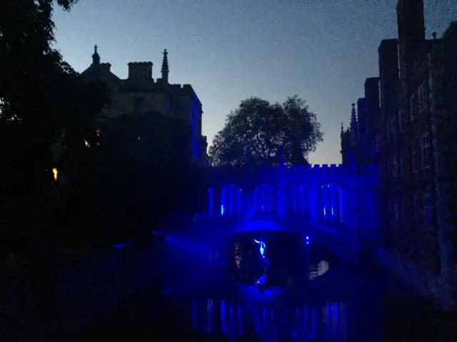 Blue light on Bridge of Sighs