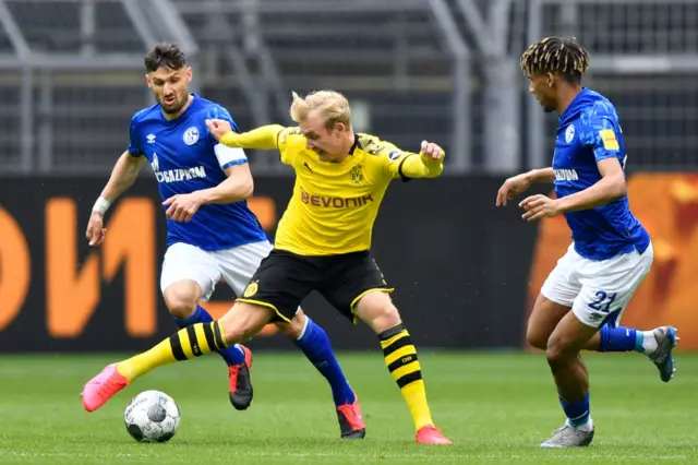 Borussia Dortmund v Schalke