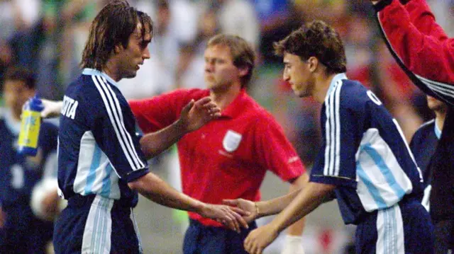 Hernan Crespo (right) replaces Gabriel Batistuta