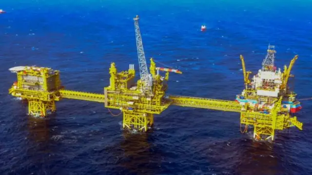 Oil platform