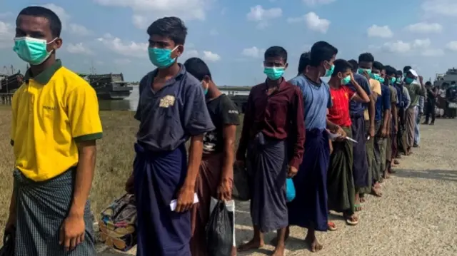 Rohingya in Rakhine wearing face masks