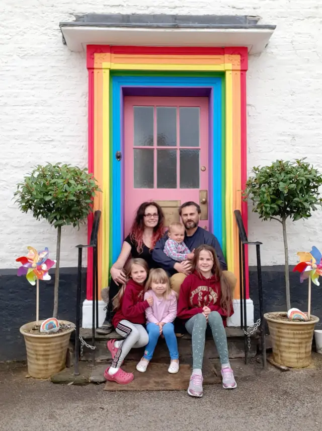 Sara and Giles with their children Fearn, Autumn, Scarlet and Bracken