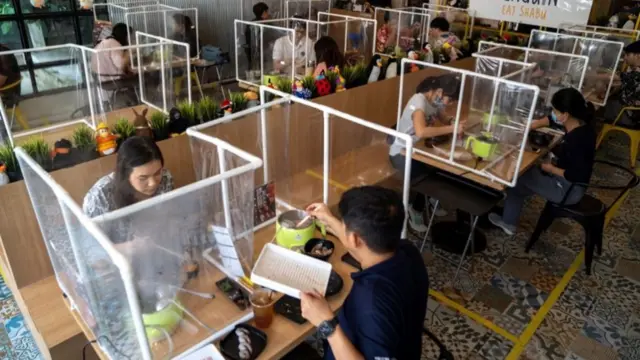 Guest in a restaurant dining between plastic dividers