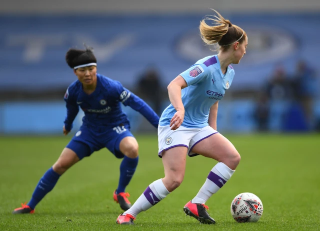 Keira Walsh of Manchester City Women in action against Chelsea in the Women's Super League