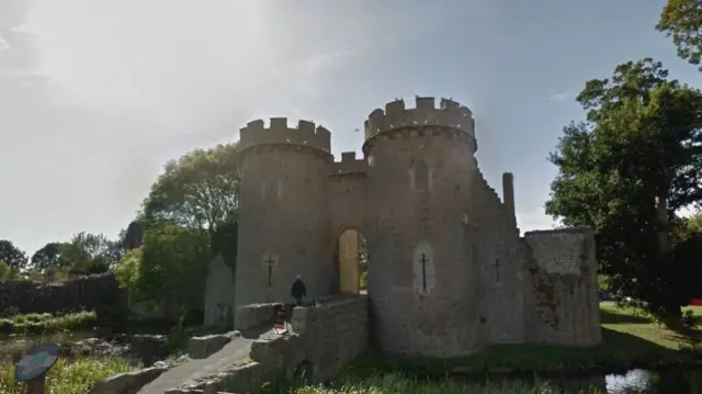 Whittington Castle