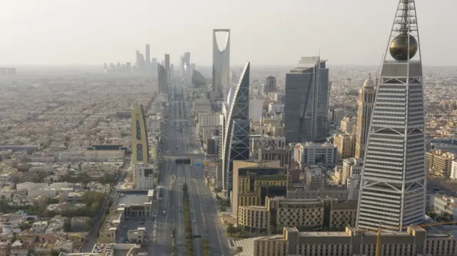 Deserted highway in Riyadh during lockdown (24/05/20)