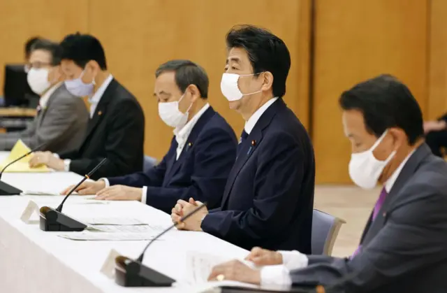 Japanese Prime Minister Shinzo Abe at a meeting of the ruling Liberal Democratic Party and its coalition partner Komeito in Tokyo on 27 May 2020.