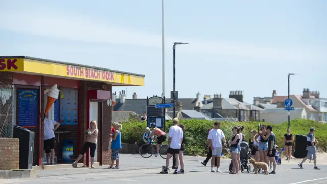 Queue at a Troon beach ice-cream kiosk