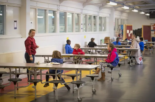 Teacher and pupils social distancing