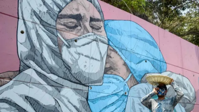 Mural of two health workers in Mexico