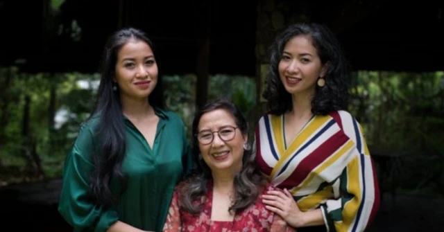 Sita Tyasutami (L), Maria Darmaningsih (C) and Ratri Anindyajati (R)