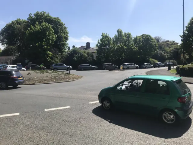 Queueing cars