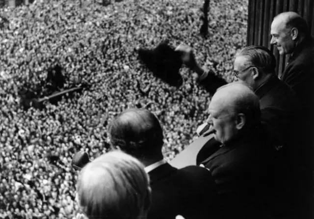 Churchill addresses the crowds