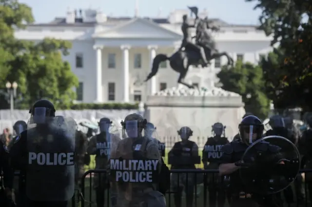 Police, with the White House in the background