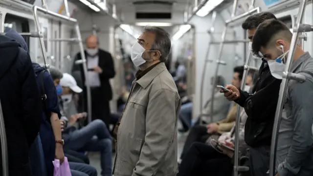 FIle photo showing people wearing face masks on Tehran's metro (20 May 2020)