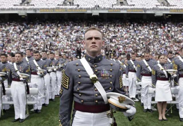 Cadets from the the United States Military Academy in West Point, New York, take the oath during a graduation and commissioning ceremony May 22, 2010.