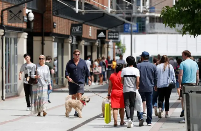 shoppers return to the high street