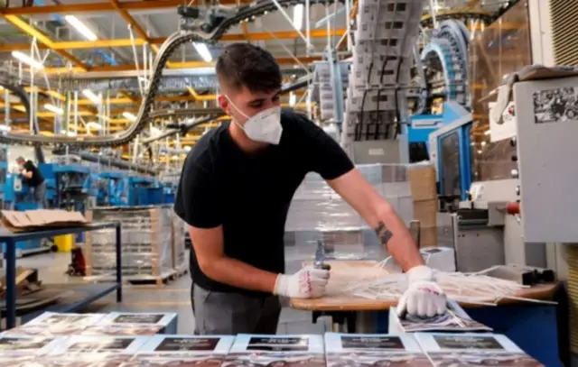 Printing worker in Madrid, June 2020