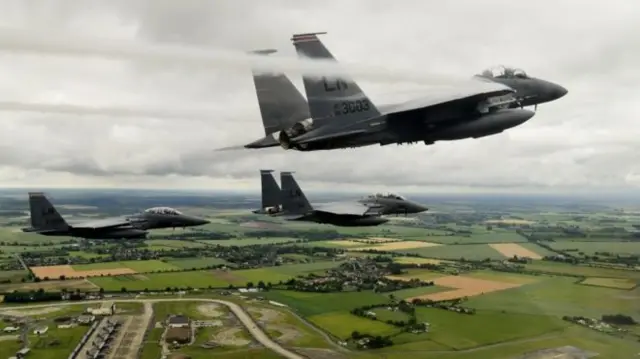 F15E Strike Eagles in formation