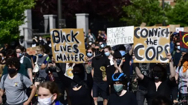 Protesters in the US wearing face masks