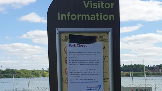 Park closed sign