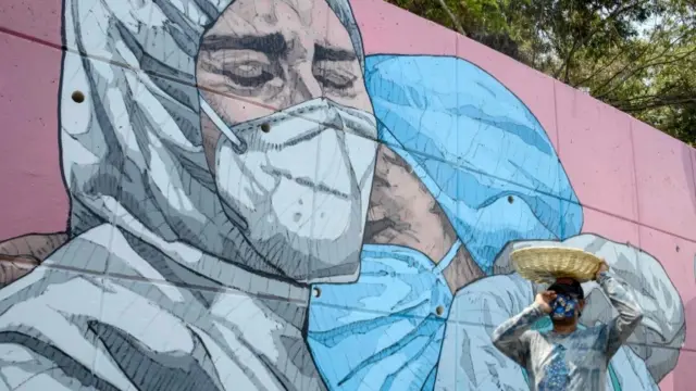 Mural in Mexico of nurses with face masks