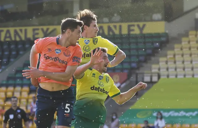 Michael Keane scores for Everton