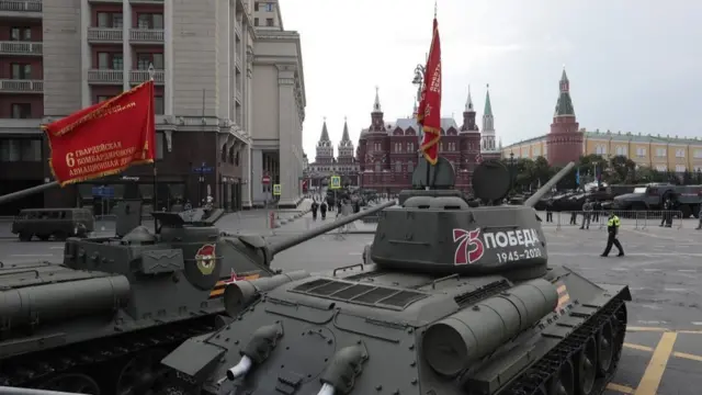 Vintage T34 tanks rehearsing in Moscow, 20 Jun 20