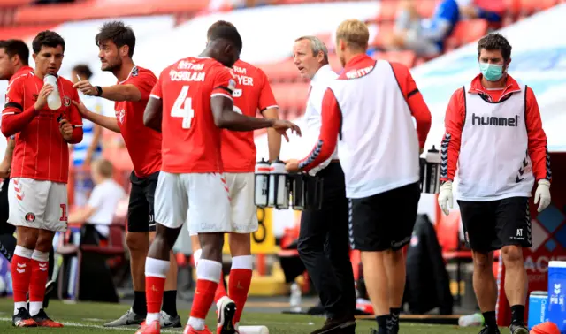 Charlton boss Lee Boywer speaks to his players