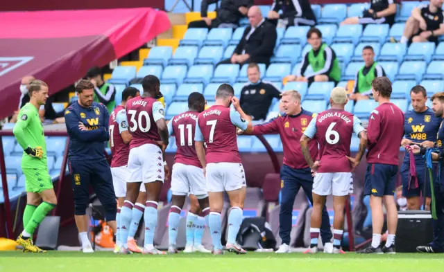 Dean Smith talks to his Aston Villa players during a drinks dreak