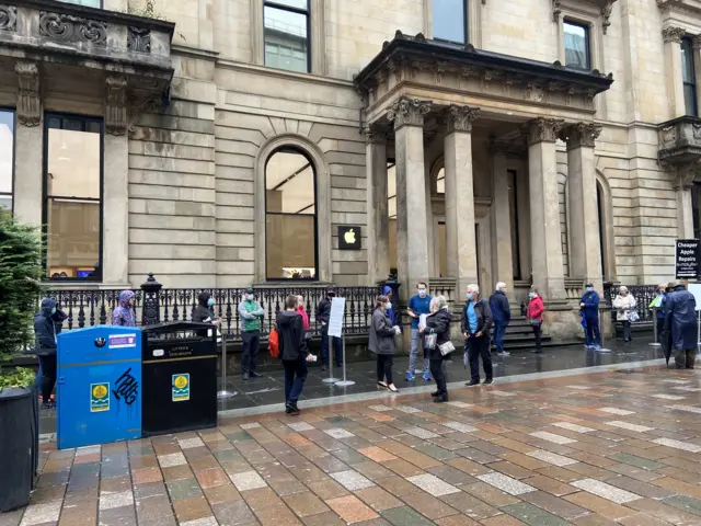 The Apple store was popular as shoppers returned.