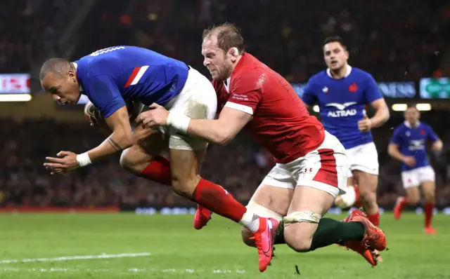 Alun Wyn Jones tackling Fickou