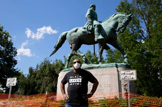 Robert E. Lee statue