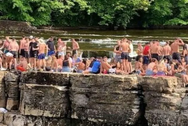 Crowds at Richmond Falls