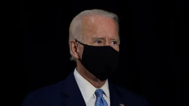 Joe Biden wearing a face mask