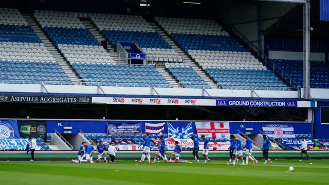 QPR players warm up