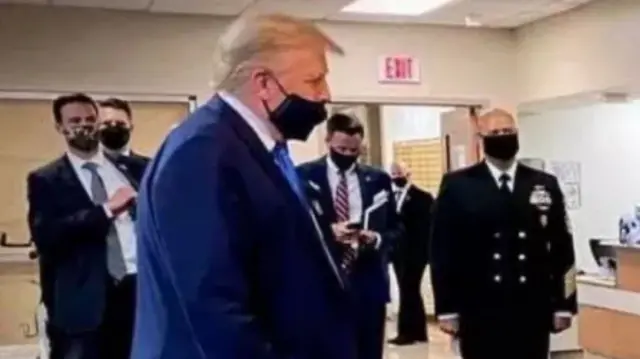 Photo appearing to show Donald Trump wearing a mask incorrectly