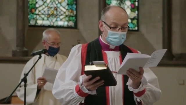 Reverend Will Hazlewood and the Archbishop of Canterbury, both wearing masks.