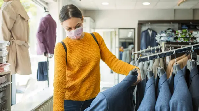 woman wearing face mask