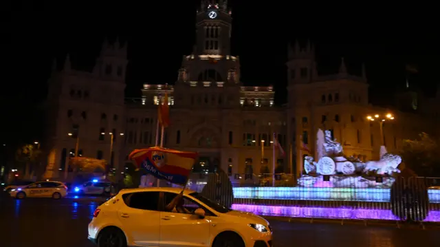 Real Madrid supporters got this close to the fountain in their cars