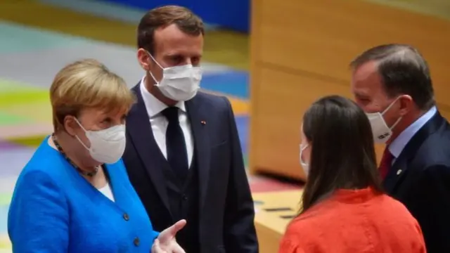 The leaders of (L-R) Germany, France, Sweden and Finland were locked in conversation as the summit resumed