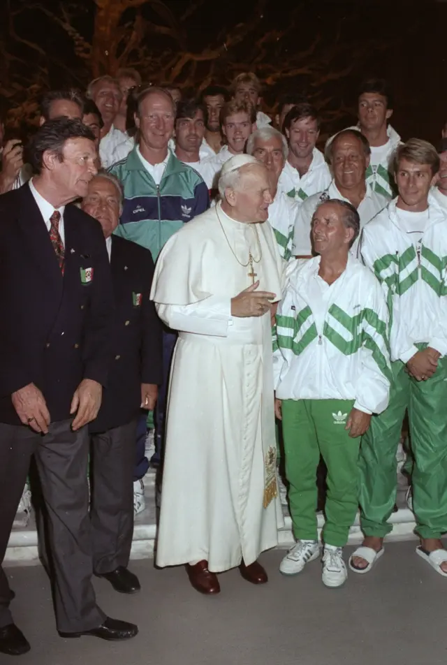 Charlton and Ireland squad meet the Pope