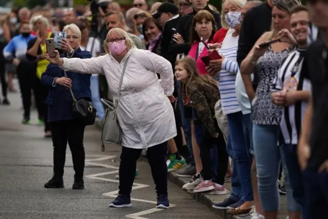 Funeral crowds