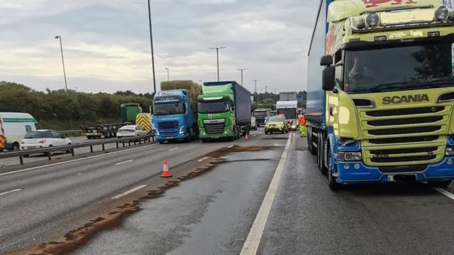 Lane closed on M6