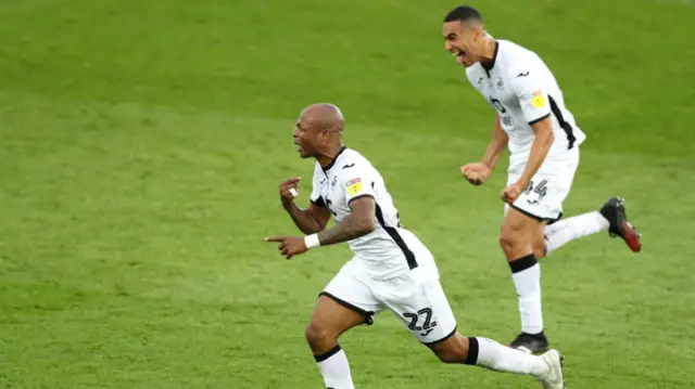 Andre Ayew celebrates