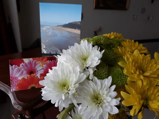 Flowers given to robbery victim