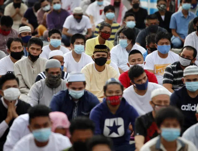 Muslim devotees pray outside a mosque in Taguig city, south of Manila, Philippines