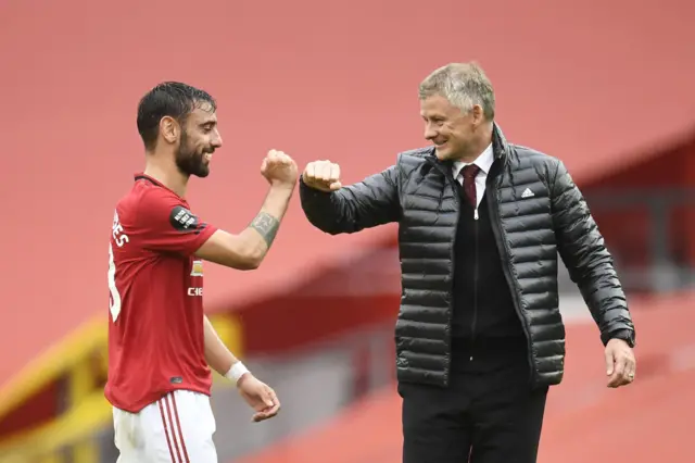 Bruno Fernandes of Manchester United and Ole Gunnar Solskjaer