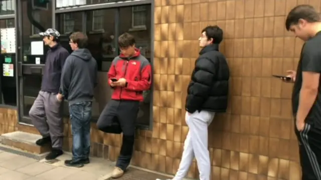 Queues for a barbers